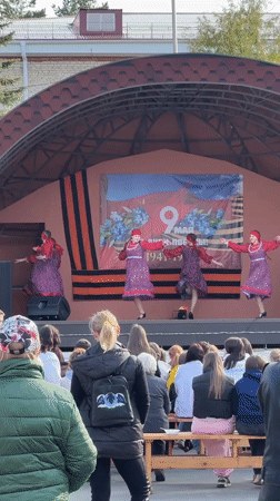 Community festival with traditional dance, food trucks in Yamyshevo