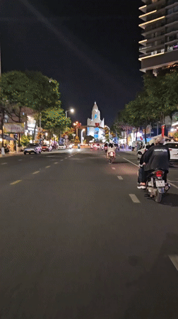 Evening street scenes and dining captured in Nha Trang