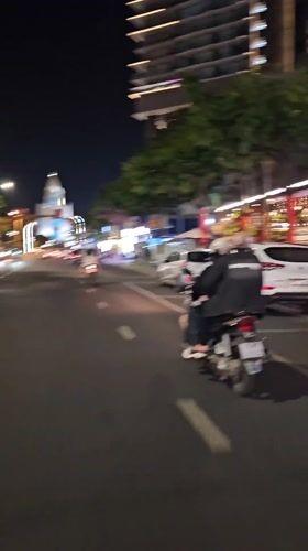 Evening street scenes and dining captured in Nha Trang