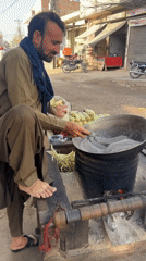 Street vendor roasts corn on mobile cart in Multan