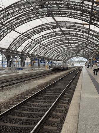Morning commuter activity documented at Dresden Central Station