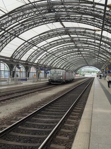 Morning commuter activity documented at Dresden Central Station