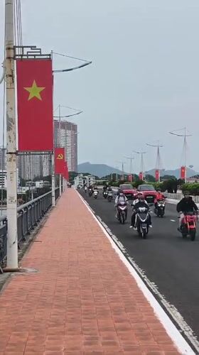 Street-level scenes from Nha Trang on a grey morning