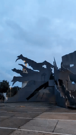 Evening stroll through Barcelona parks and public spaces documented