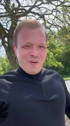 Man records outdoor selfie video in sunny Vancouver