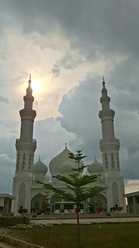 Morning scenes documented at Indonesian mosque and gas station