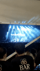 Wet Leg performs live concert with elaborate lighting effects