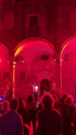 Evening courtyard event with performance and Prosecco service in Venice