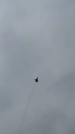 Fighter jet observed climbing through cloudy skies over Monchegorsk