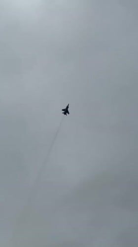 Fighter jet observed climbing through cloudy skies over Monchegorsk
