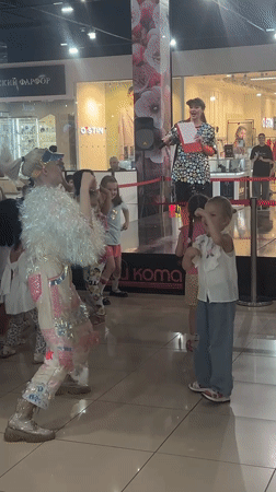 Children's costumed performance draws crowds at shopping mall stage