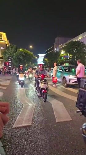 Nighttime street life and dining scenes documented in Shangcheng District