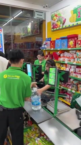 Night around a Nha Trang supermarket and its surrounding streets