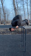 Street performer, parkour athlete captured in Krasnoyarsk afternoon scenes