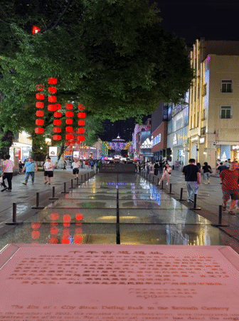Evening street life documented in Guangzhou's Yuexiu District