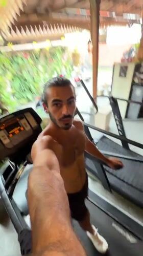 Man records workout selfies at North Kuta gym