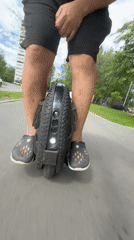 Electric unicycle rider spotted during weekend recreation in Moscow