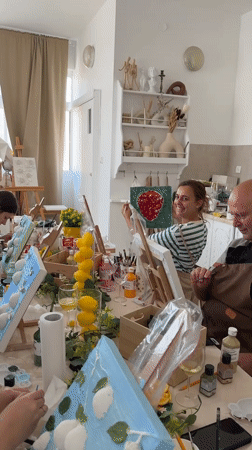 Art workshop held in Tel-Aviv with multiple painters