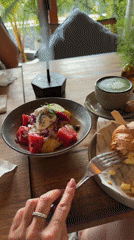 Late-night breakfast documented at Nusa Penida restaurant