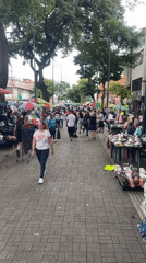 Weekend life captured in Caracas: market activity and church service