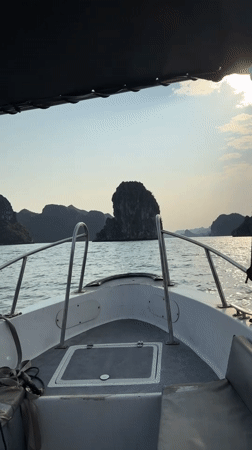 Boat journey documented through Ha Long Bay waters