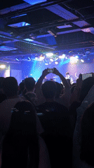 Acoustic concert draws phone-recording crowd in Shanghai's Changning District