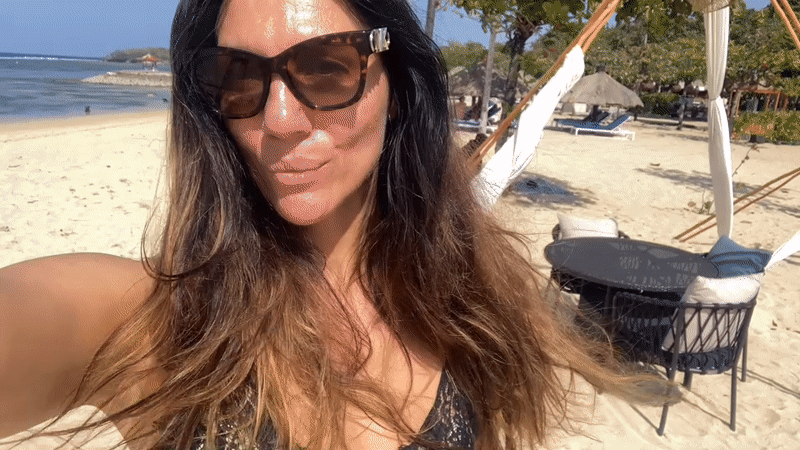 Lazy beach afternoon in Kuta Selatan with kites and coastside lounging