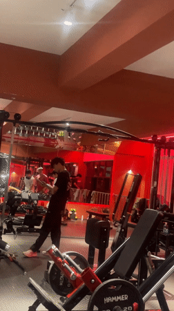Evening workout session documented at Red House Gym, Chongqing