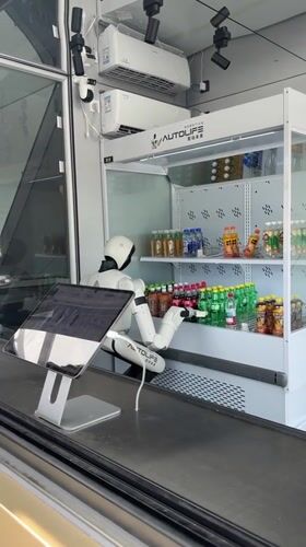 Robot kiosk serves beverages to customers in Haizhu District