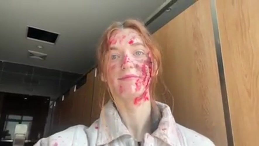 Workers spotted with fake blood makeup in Qingdao restrooms