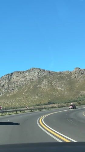 Driver records highway journey through Cape Town during midday