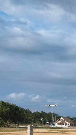 Aircraft lands at Baan Chaweng airport during cloudy weather