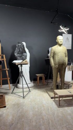 Artist unveils sculpture in Armenian studio
