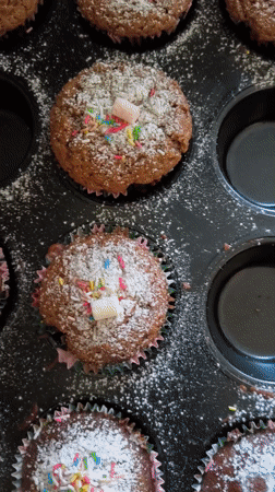 Easter preparations documented in Rīga with cupcakes and eggs