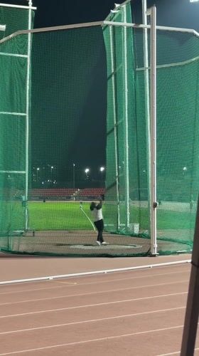 Night hammer throw practice observed in Santiago athletic facility
