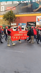 Cement workers union stages street protest in La Paz