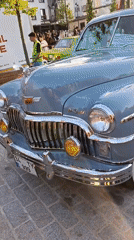 Istanbul neighborhood hosts retro nostalgia festival with vintage cars and live performances