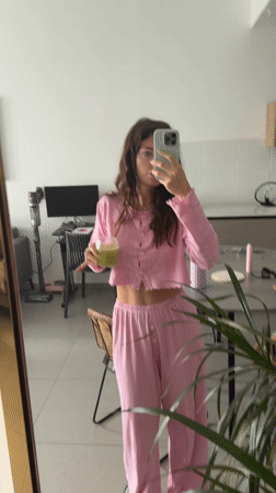 Tel Aviv morning routine: smoothie, cityscape, mulberry picking