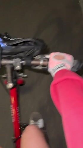 Cyclist records nighttime waterfront ride in Saratov, Russia