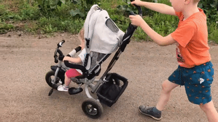 Summer morning in Sterlitamak: kids outside, food, and garden flowers