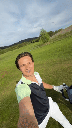 Golfer films selfie video on Norwegian course