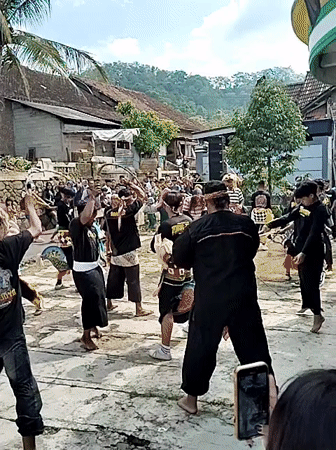 Traditional Indonesian cultural performance draws crowd in Jenawi village