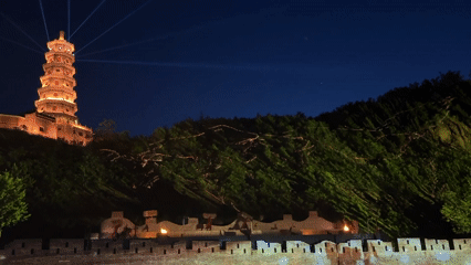 Nighttime pagoda light show draws crowds in Miyun District