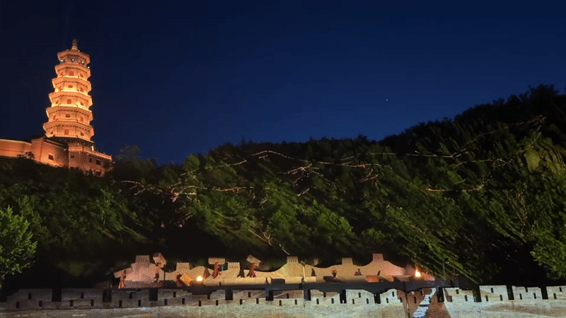 Nighttime pagoda light show draws crowds in Miyun District