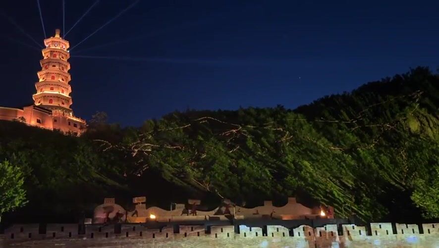 Nighttime pagoda light show draws crowds in Miyun District