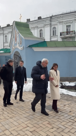 Military ceremony with rose presentation held in central Kyiv