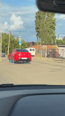 Car stripped of wheels found on jacks in Krasnodar