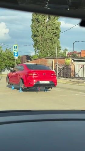 Car stripped of wheels found on jacks in Krasnodar