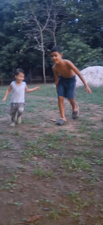 Family enjoys evening playtime in Venezuelan yard
