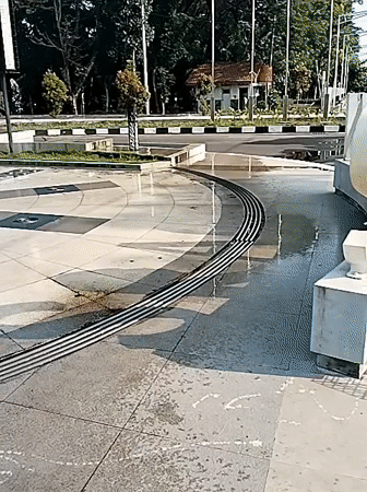 Bronze primitive human statue documented in Sragen Kulon plaza